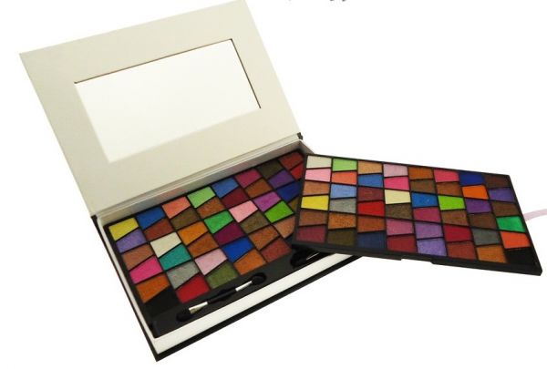 Paleta de sombras com 96 cores 3D. Jasmyne